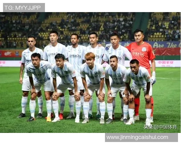 富力与申花激战正酣文字直播带你全程体验精彩瞬间