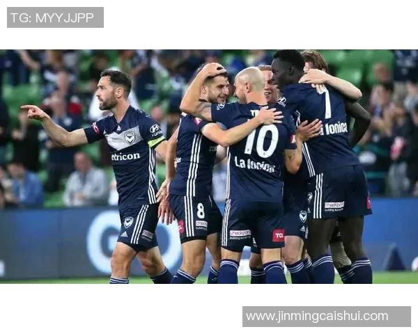 帕尔梅与圣卡的激烈对决揭示足球战术与团队合作的魅力