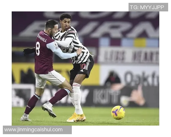 曼联在2021年对阵伯恩利的精彩对决回顾与分析