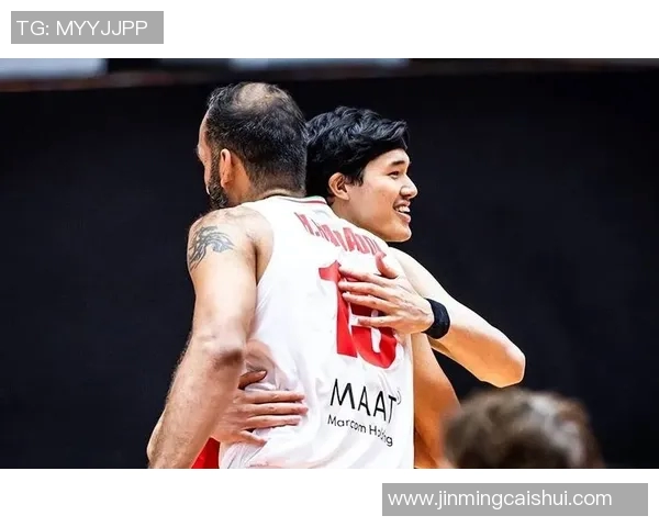 波尔图与雷亚尔激战正酣赛场比分悬念不断引人关注 波尔图与雷亚尔激战正酣赛场比分悬念不断引人关注