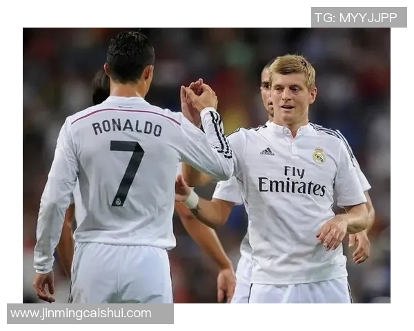 克罗斯的足球传奇：从天才少年到世界级中场的辉煌历程与成就